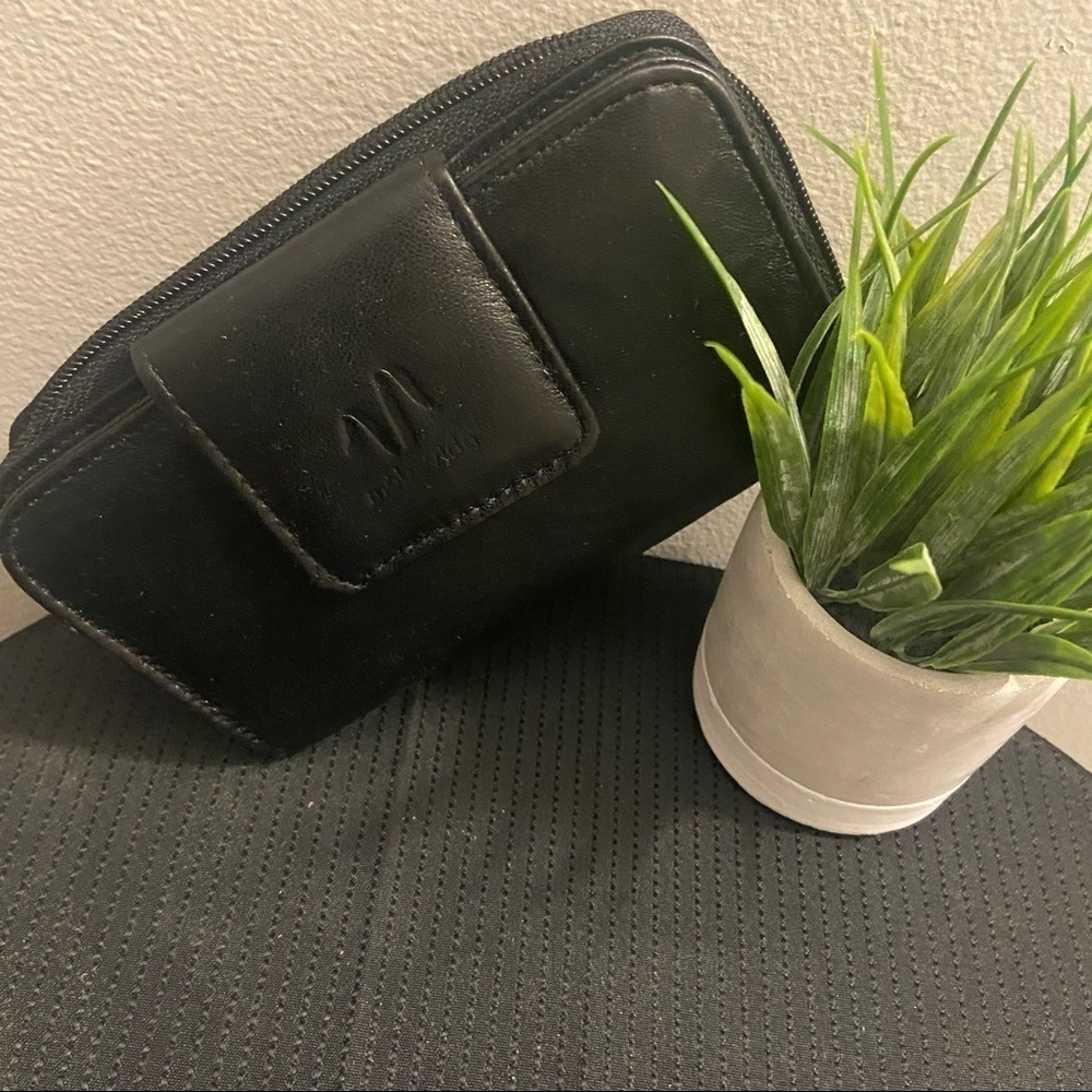 Mono Vida Black Leather Wallet - Picture 2 of 5